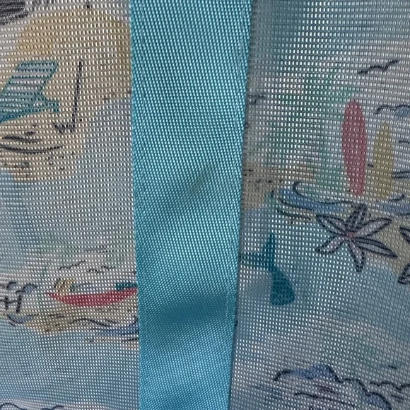 “Beach Treasures” tote with built in cooler - Picture 3 of 4